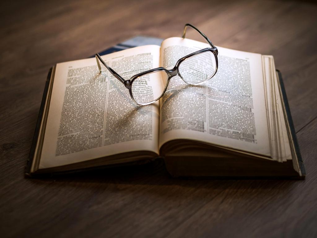 Brainwave patterns and cognitive focus illustration