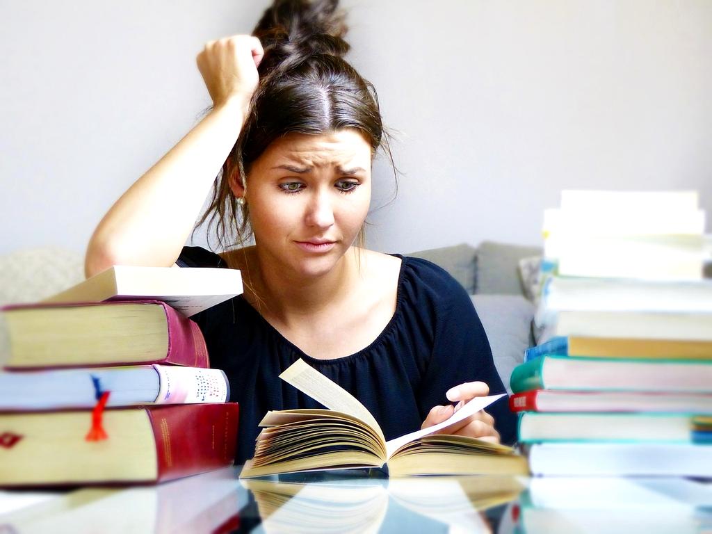 Wall clock with time management notes